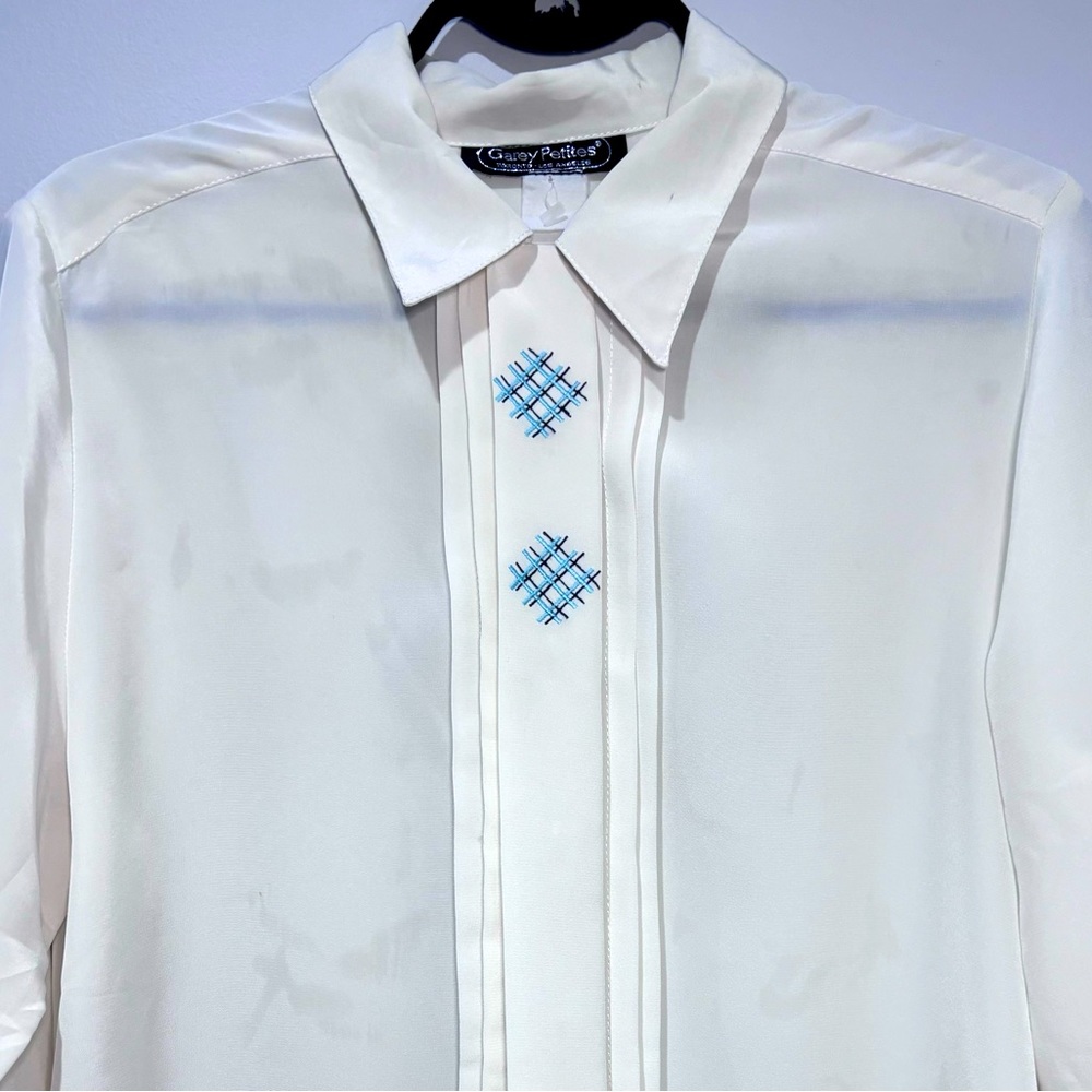 White medium petite button up blouse